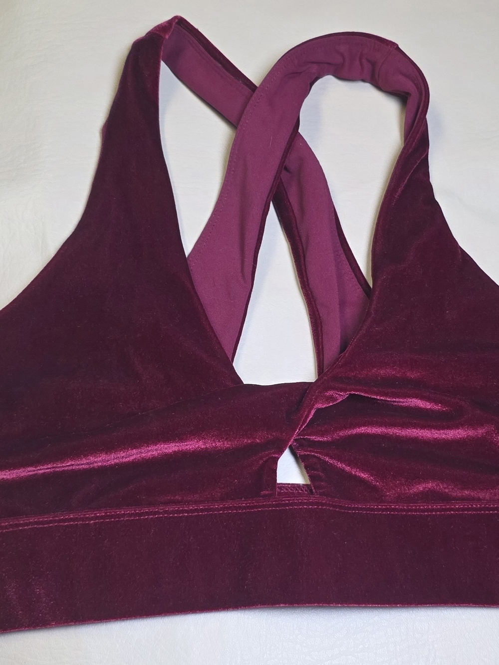 Oasis Twist Velour Sports Bra in Cherry Burst sz Medium